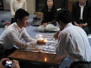 「平和の火」の見つめ方：画像