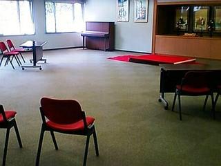 同い年とは言いながら：画像