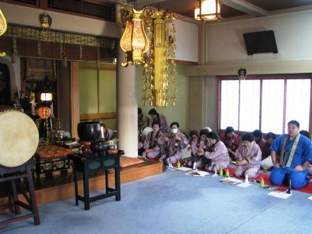 火に守られて、火中のナニモノか。：画像