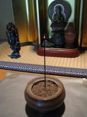 折れた線香の半分でも：画像