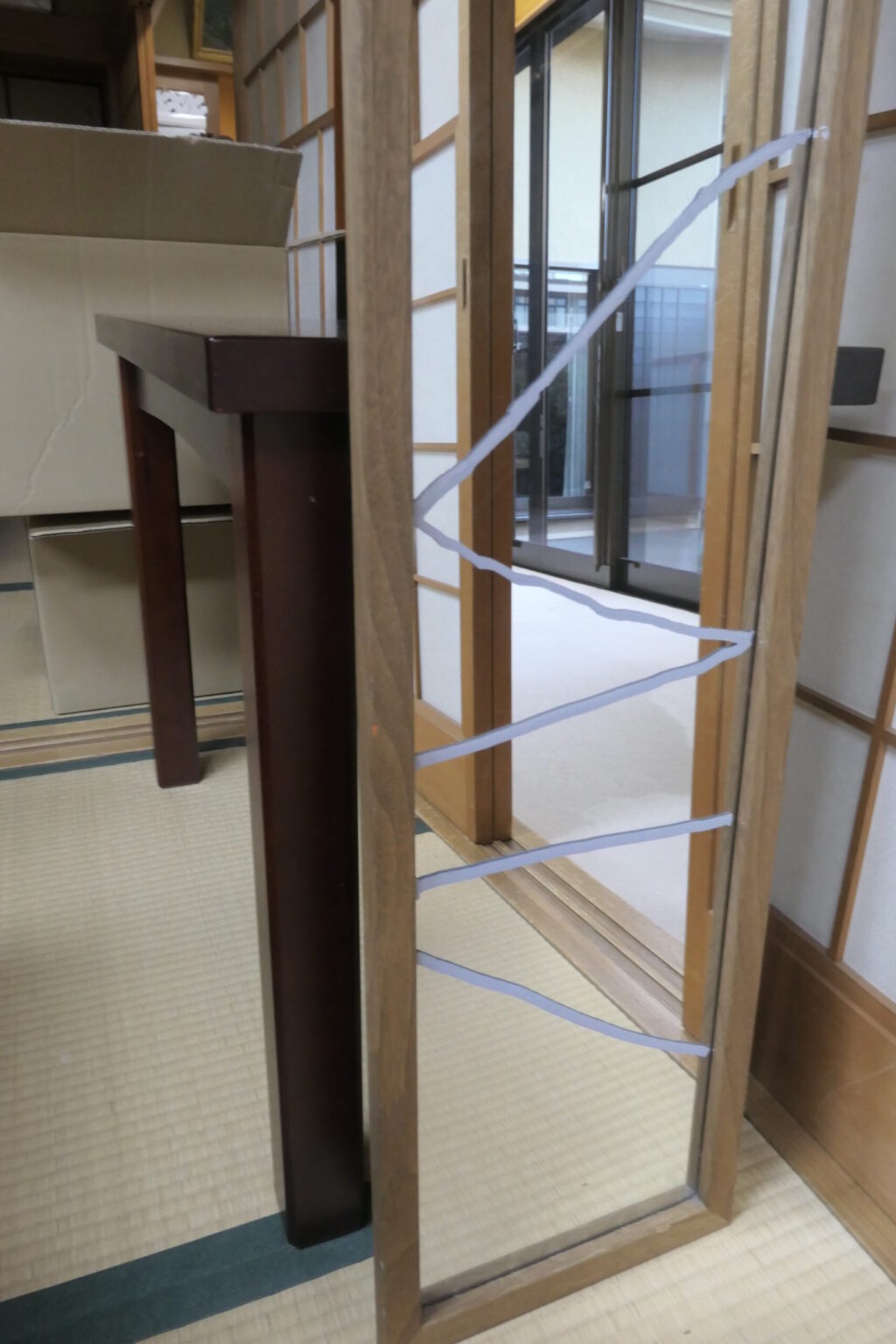 ひびは線路に：画像